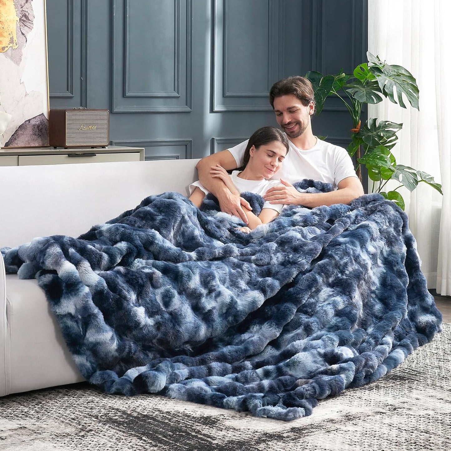 Cozy Bliss Faux Fur Throw Blanket for Couch, Fuzzy Soft Plush Thick Bubble Blanket for Sofa Bedroom