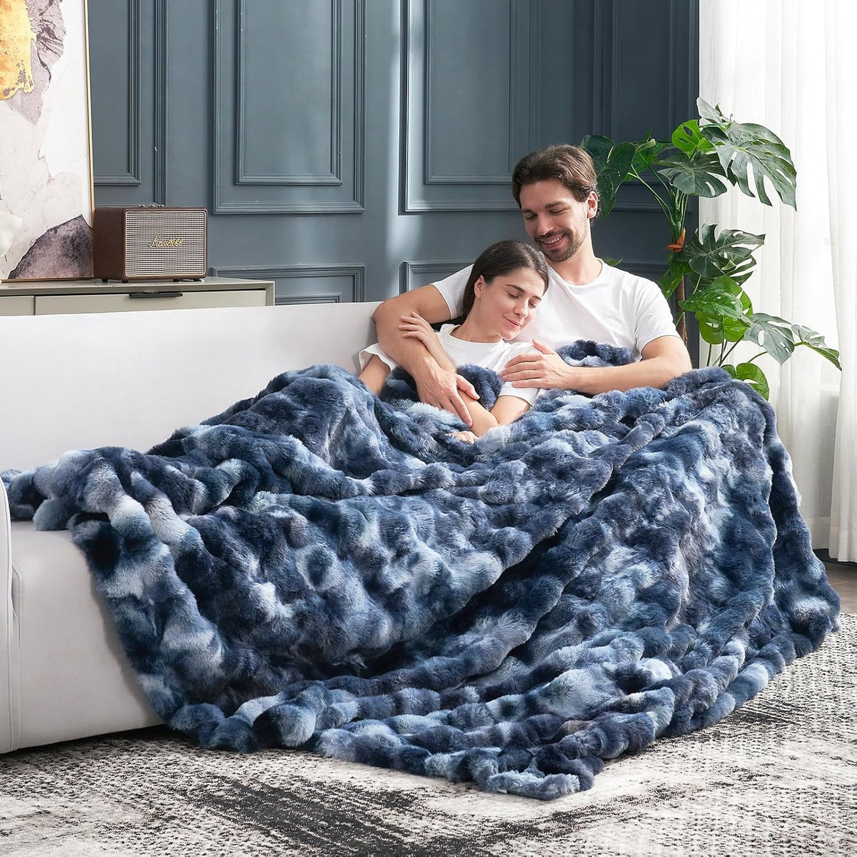 Cozy Bliss Faux Fur Throw Blanket for Couch, Fuzzy Soft Plush Thick Bubble Blanket for Sofa Bedroom