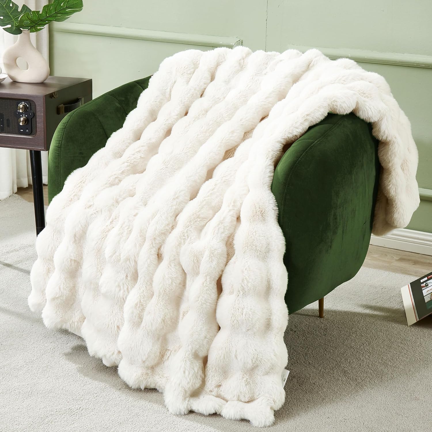 DREAMNINE Decorative Soft Bubble Fuzzy Faux Rabbit Fur Throw Blanket for Couch 50" x 60",Reversible