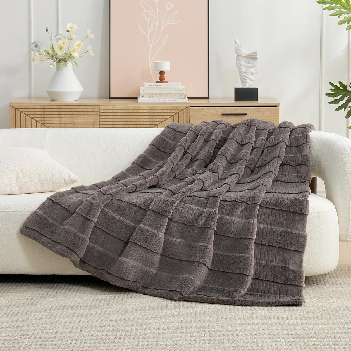 Amélie Home Luxury Striped Faux Fur Throw Blanket for Couch, Embossed Split Fur Cozy Fuzzy Fluffy