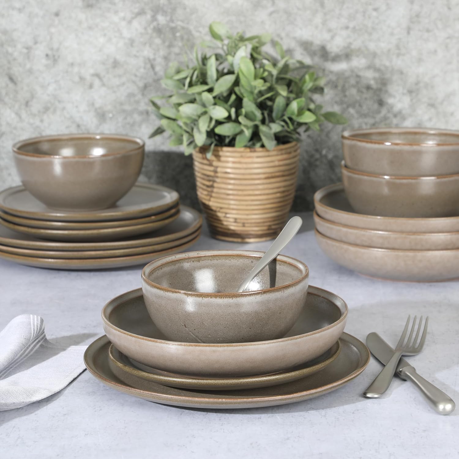 Gibson Elite Beckett Stoneware Matte Reactive Glaze 16 Piece (Service for 4) Plates and Bowls