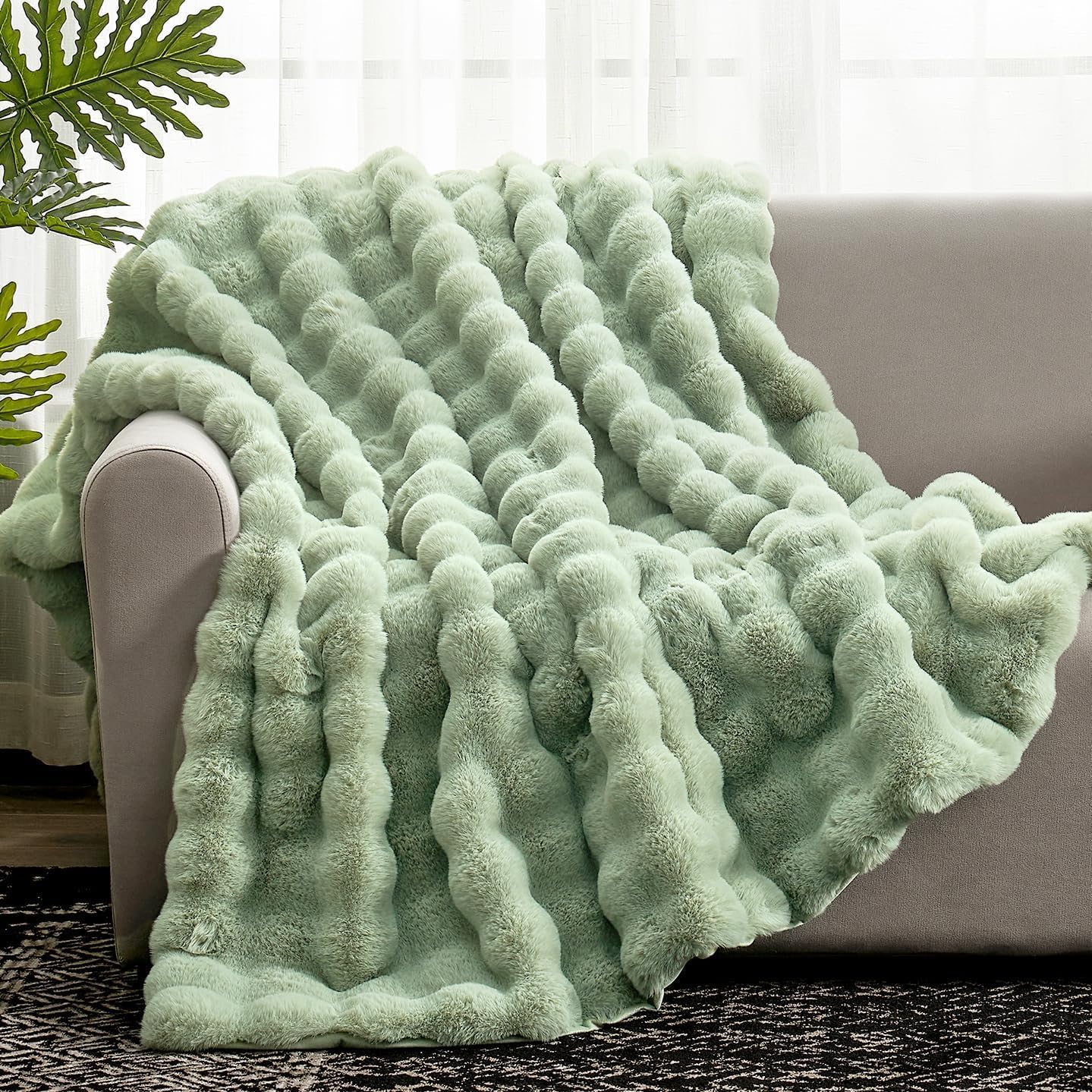 Cozy Bliss Faux Fur Throw Blanket for Couch, Fuzzy Soft Plush Thick Bubble Blanket for Sofa Bedroom