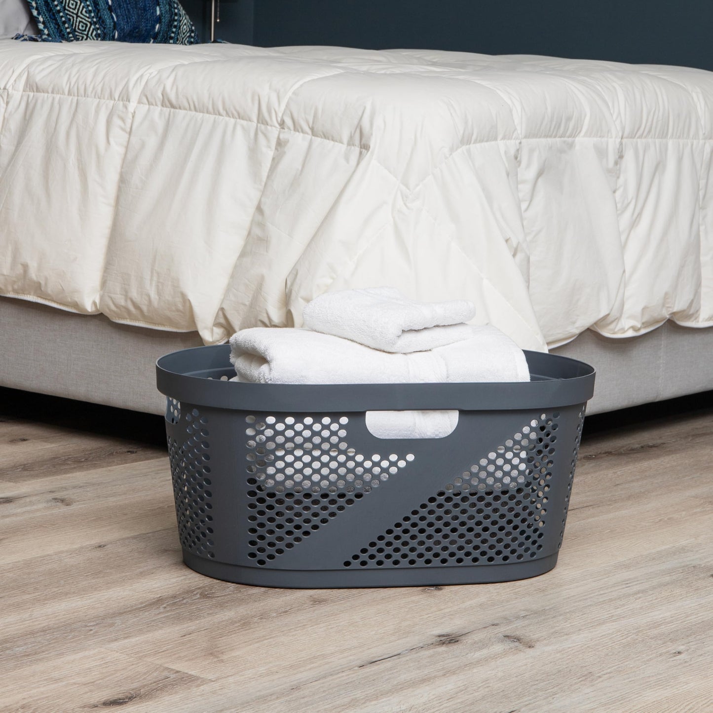 Mind Reader 40L Laundry Basket, Clothes Hamper, Premium Wicker Design, Plastic, Gray