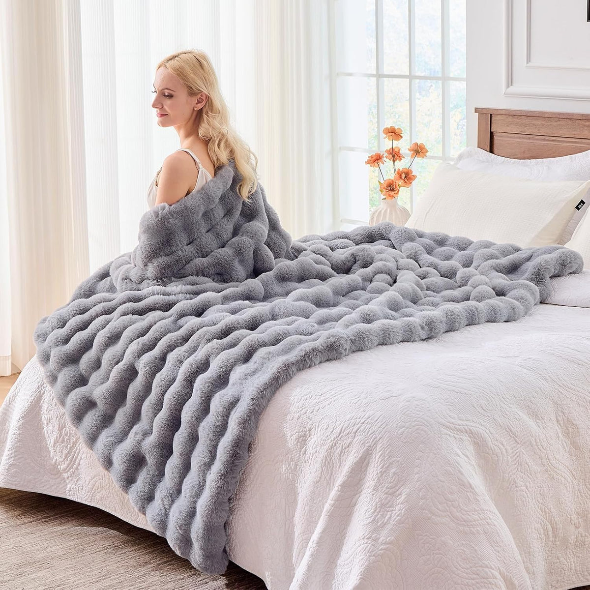 BENVWE Fluffy Faux Fur Throw Blanket for Couch, Soft Plush Thick Cozy Fuzzy Luxury Minky Bubble