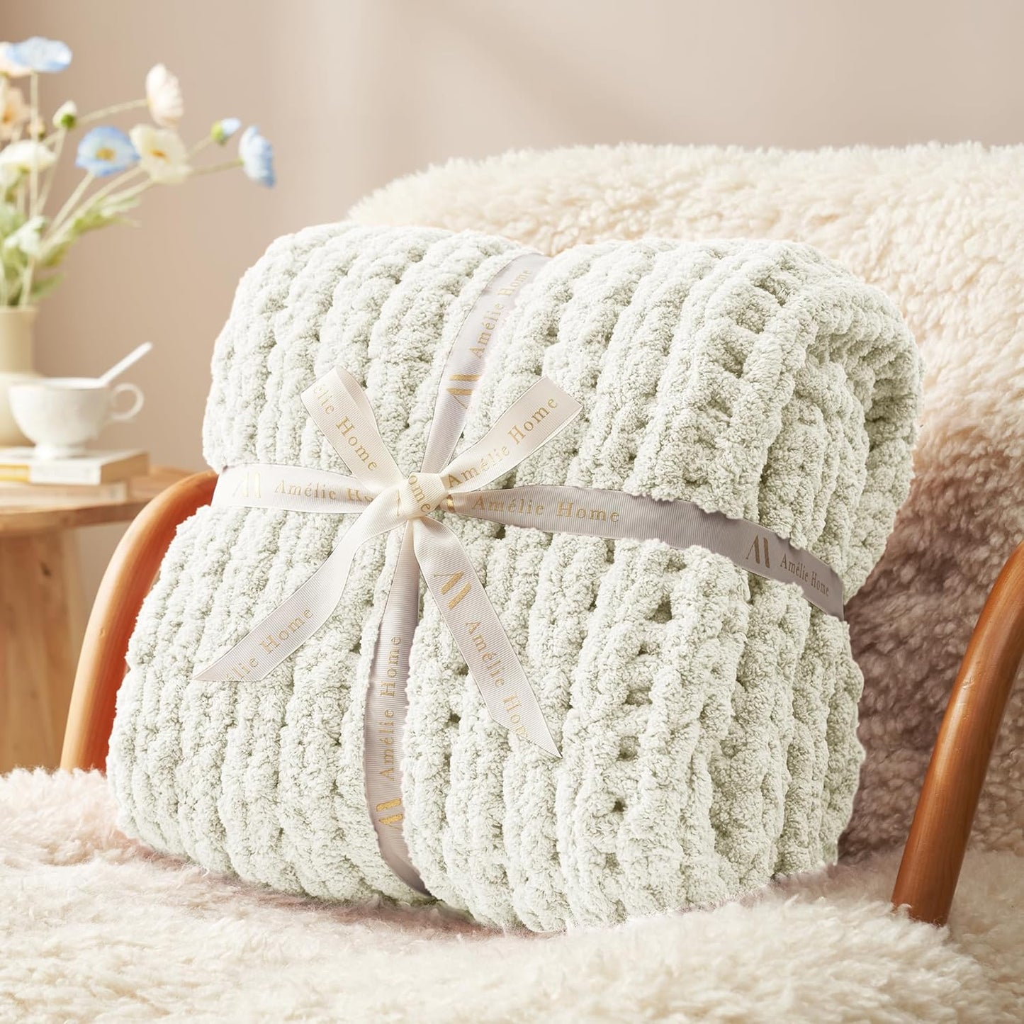 Amélie Home Chunky Knit Throw Blanket for Couch, Soft Chenille Crochet Blanket for Children