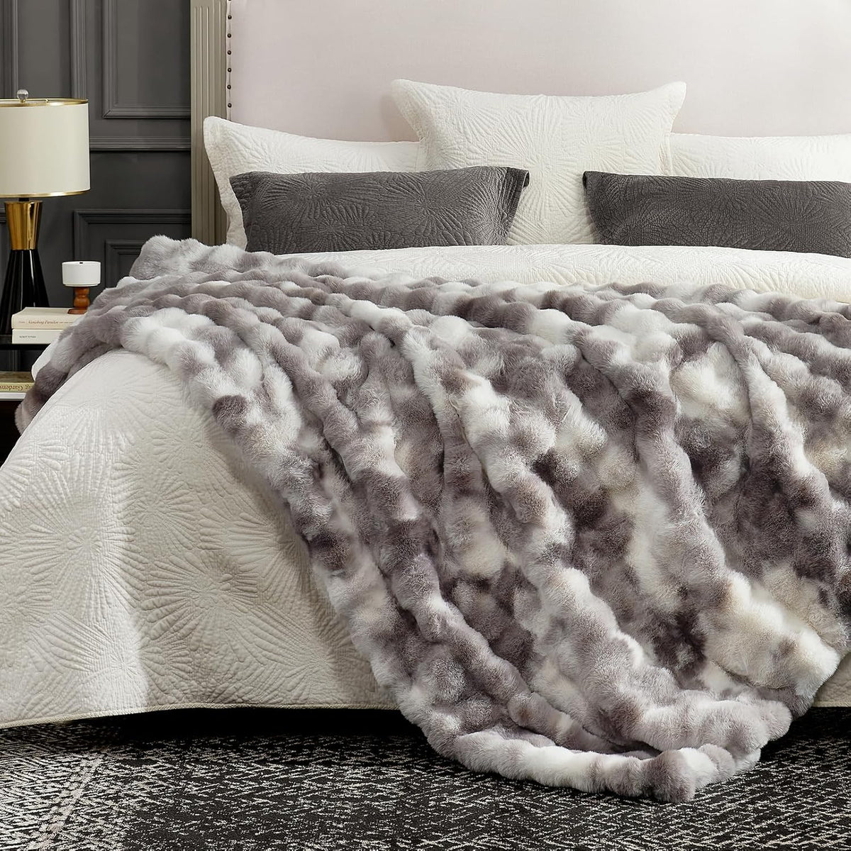 Cozy Bliss Faux Fur Throw Blanket for Couch, Fuzzy Soft Plush Thick Bubble Blanket for Sofa Bedroom