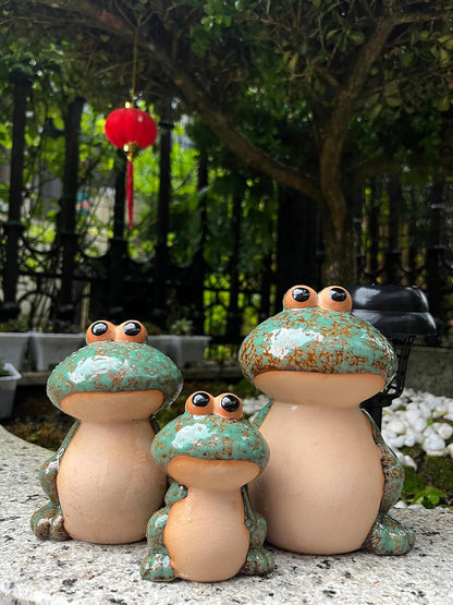 Frog Garden Decor Set of 3,Funny Cute Ceramic Frog Garden Statues Yard Decoration Outdoor Holiday