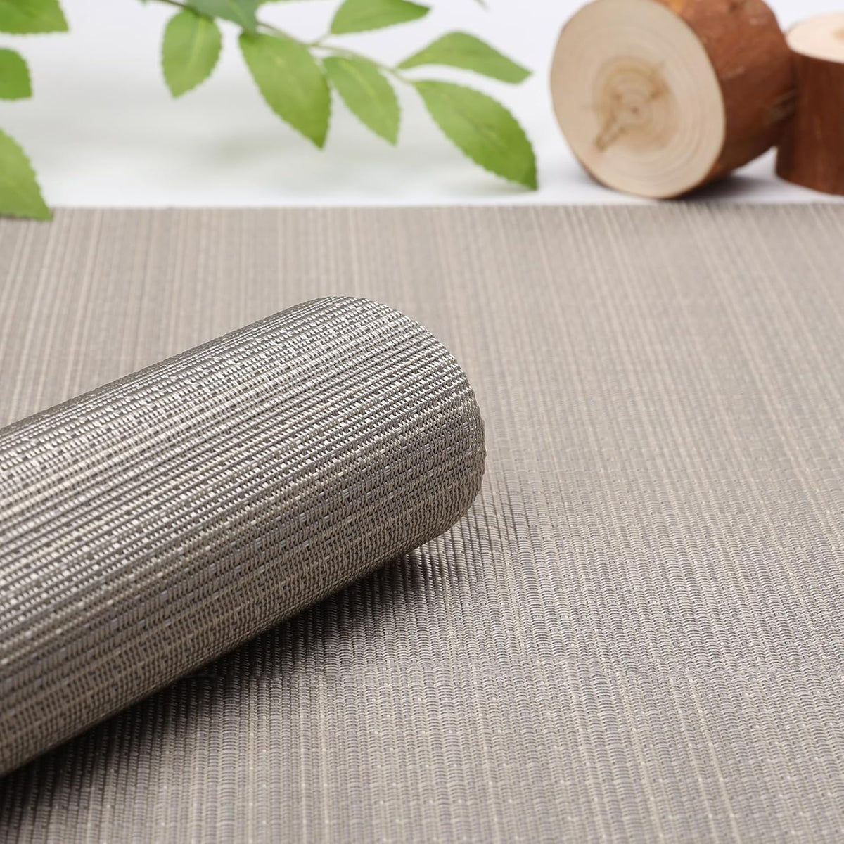 Myir JUN Placemats Set of 4, Vinyl Woven Placemats Place Mats Indoor Set of 4 Washable Table Mats