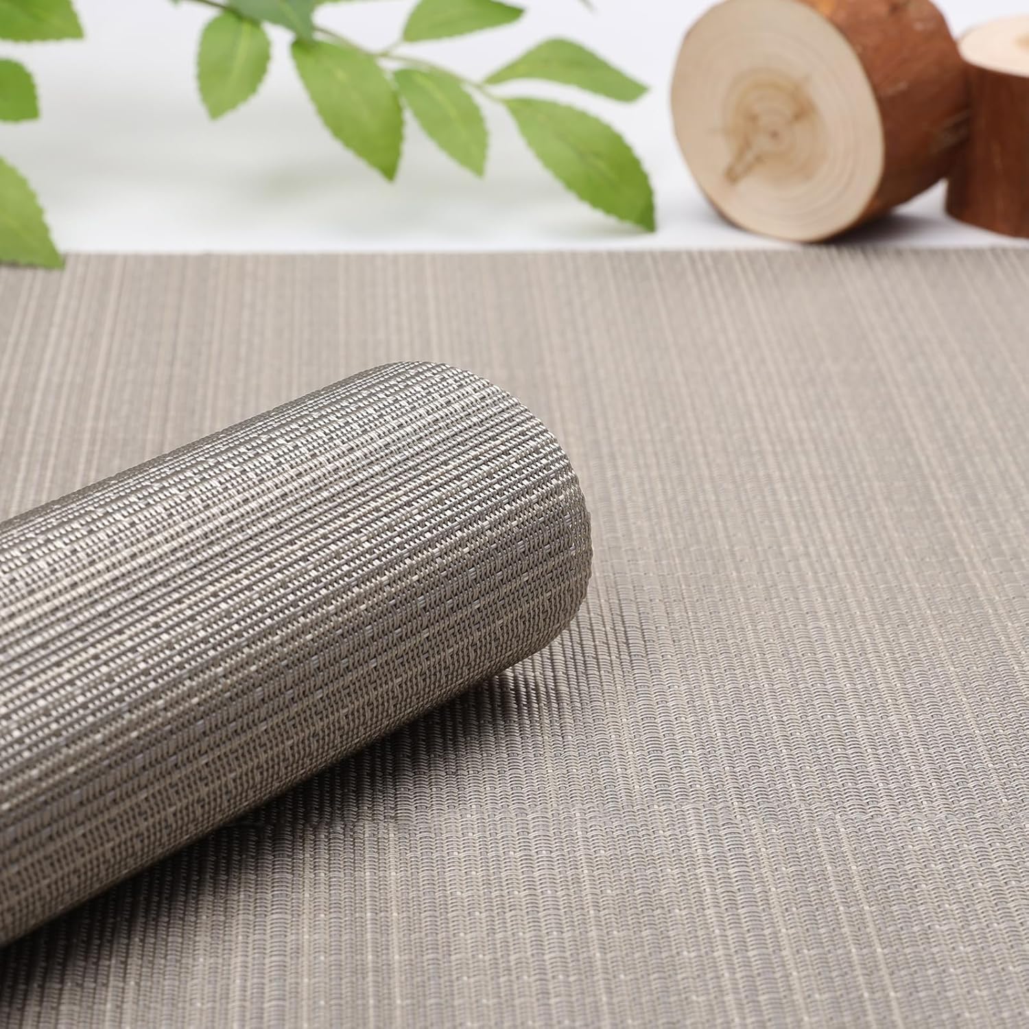 Myir JUN Placemats Set of 4, Vinyl Woven Placemats Place Mats Indoor Set of 4 Washable Table Mats