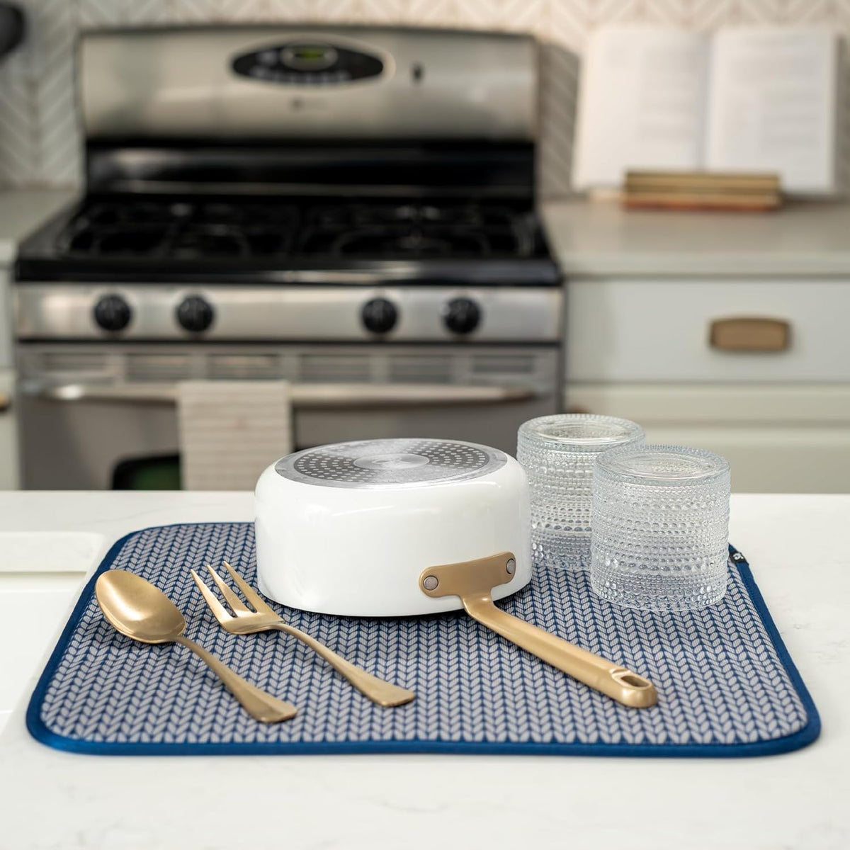 S&T INC. Dish Drying Mat, 16” x 18”, Absorbent Microfiber Kitchen Counter Mat, Dish Drying Pad for