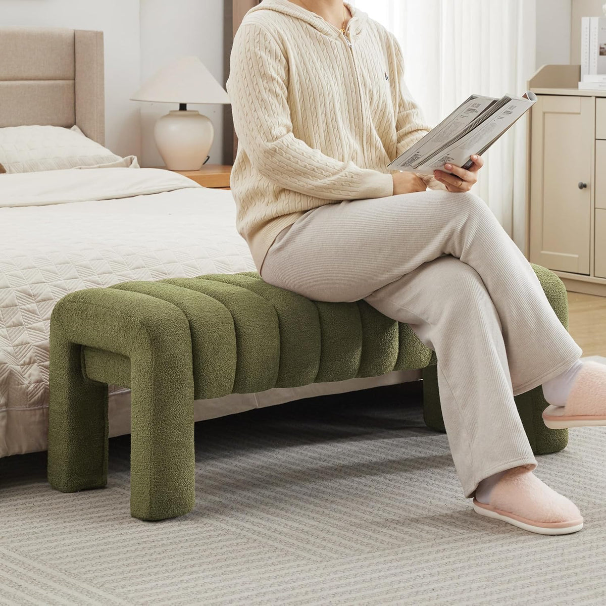 43.3" Bedroom Bench, Upholstered Entryway Bench, Modern End of Bed Ottoman with Solid Wood Legs and