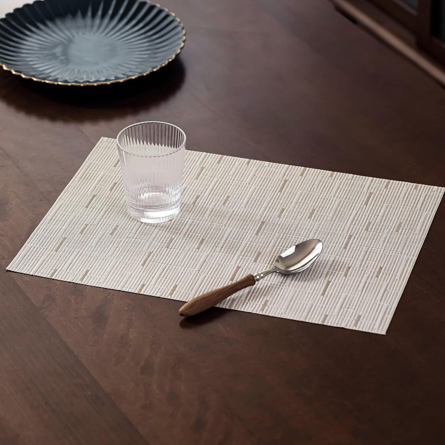 LEXMORE Placemats Set of 8 Vinyl/Plastic Woven Place Mats for Kitchen Table Indoor/Outdoor Washable