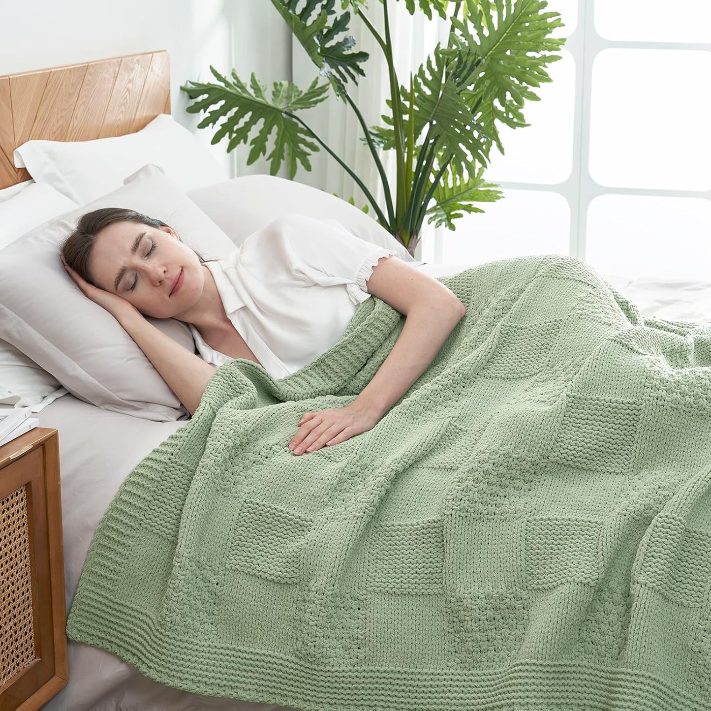 Amélie Home Chenille Knit Throw Blanket for Couch, Checkered Texture Decorative Soft Blanket for