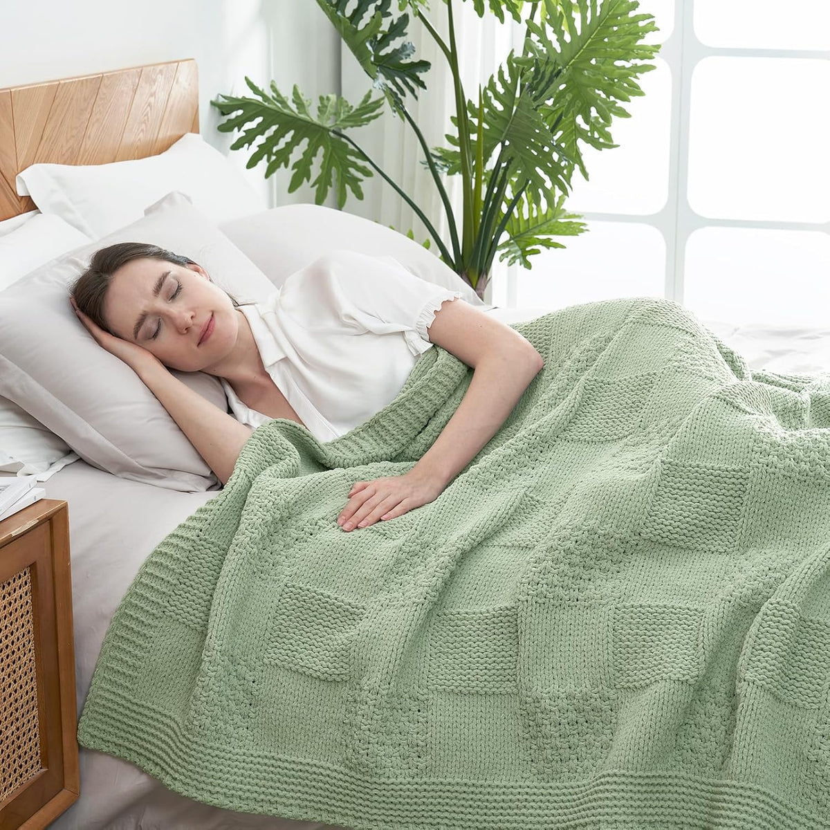 Amélie Home Chenille Knit Throw Blanket for Couch, Checkered Texture Decorative Soft Blanket for