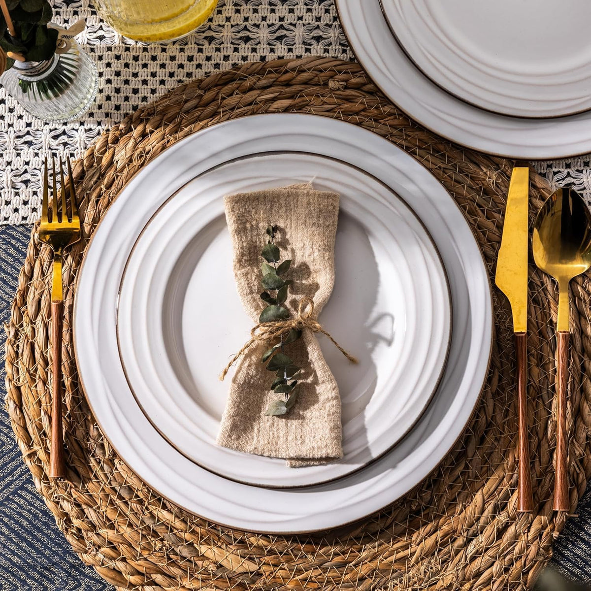 GBHOME Ceramic Dinnerware Sets,18 pcs Embossed Elegant Stoneware Plates and Bowls Sets