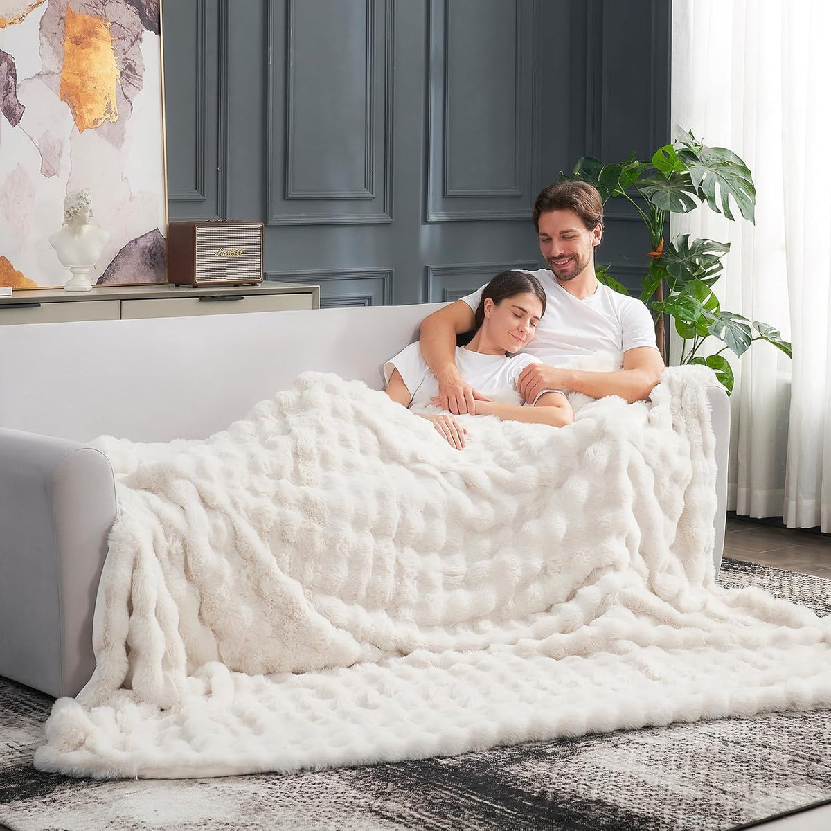 Cozy Bliss Faux Fur Throw Blanket for Couch, Fuzzy Soft Plush Thick Bubble Blanket for Sofa Bedroom