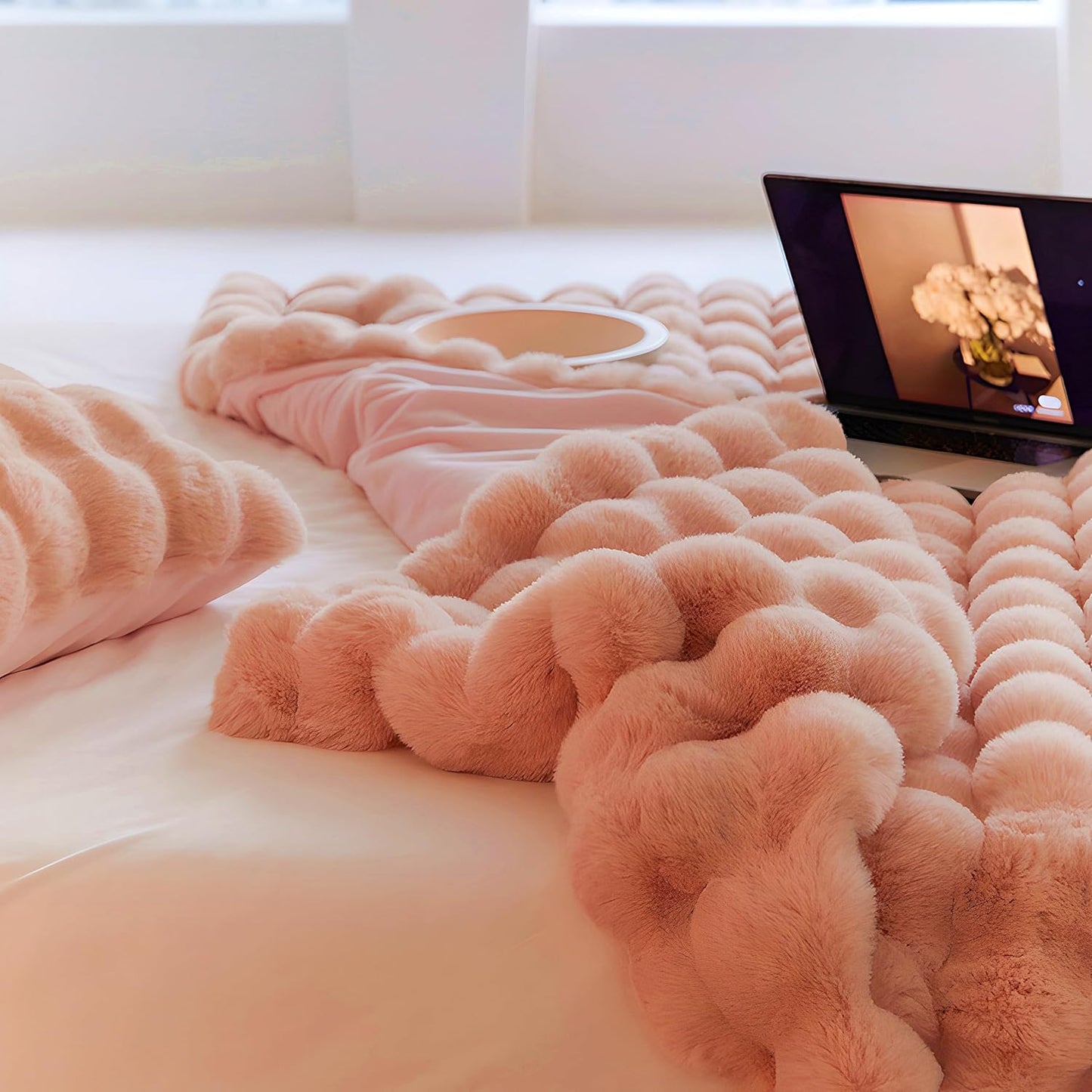 UKELER Pink Faux Fur Throw Blanket for Girls 50''x60'' Decorative Shaggy Velvet Blanket Fluffy Cozy
