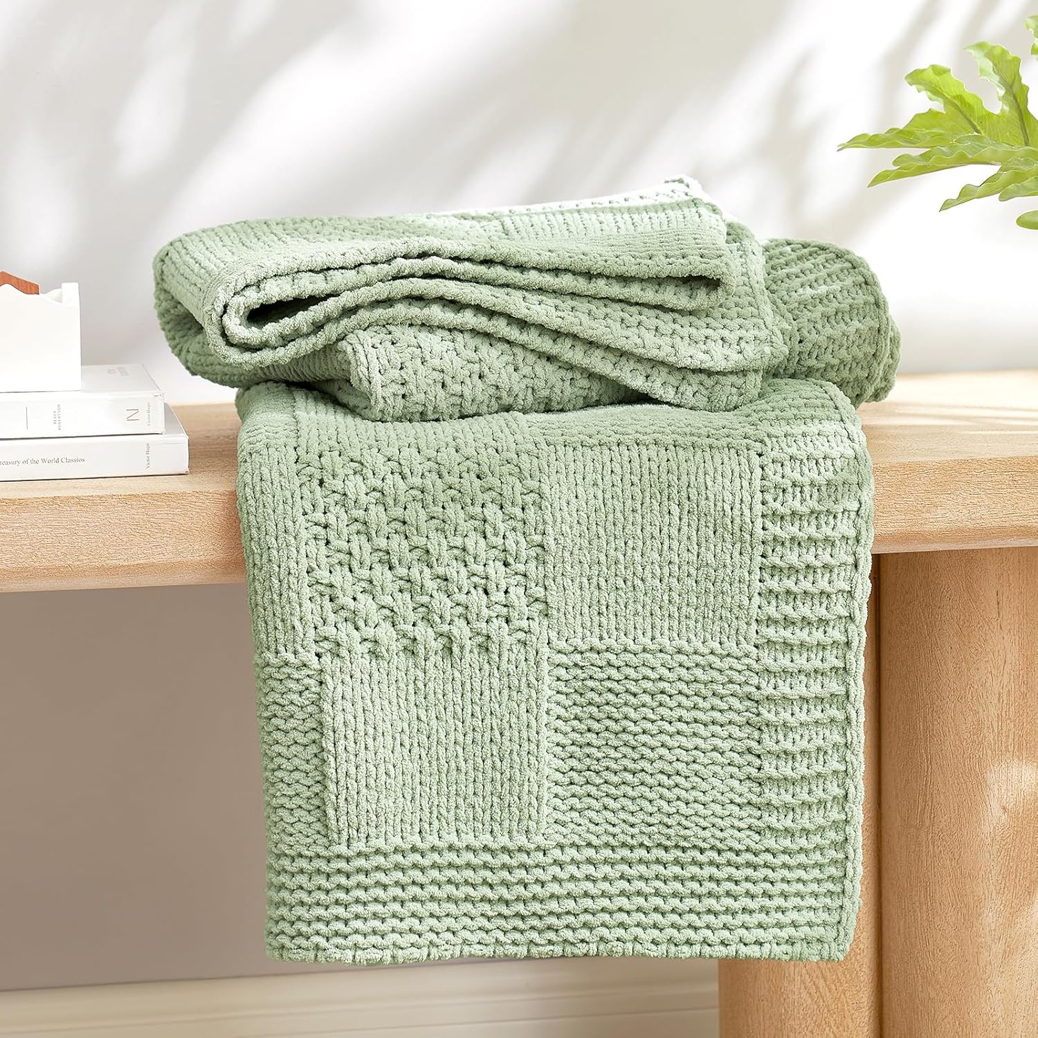 Amélie Home Chenille Knit Throw Blanket for Couch, Checkered Texture Decorative Soft Blanket for