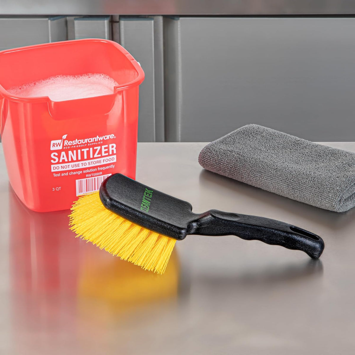 Restaurantware-Clean Tek Professional 10.24 Inch Utility Brush, 1 Heavy-Duty Scrub Brush - Plastic