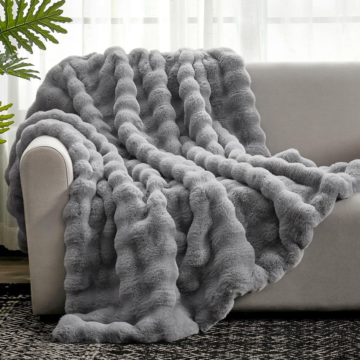Cozy Bliss Faux Fur Throw Blanket for Couch, Fuzzy Soft Plush Thick Bubble Blanket for Sofa Bedroom