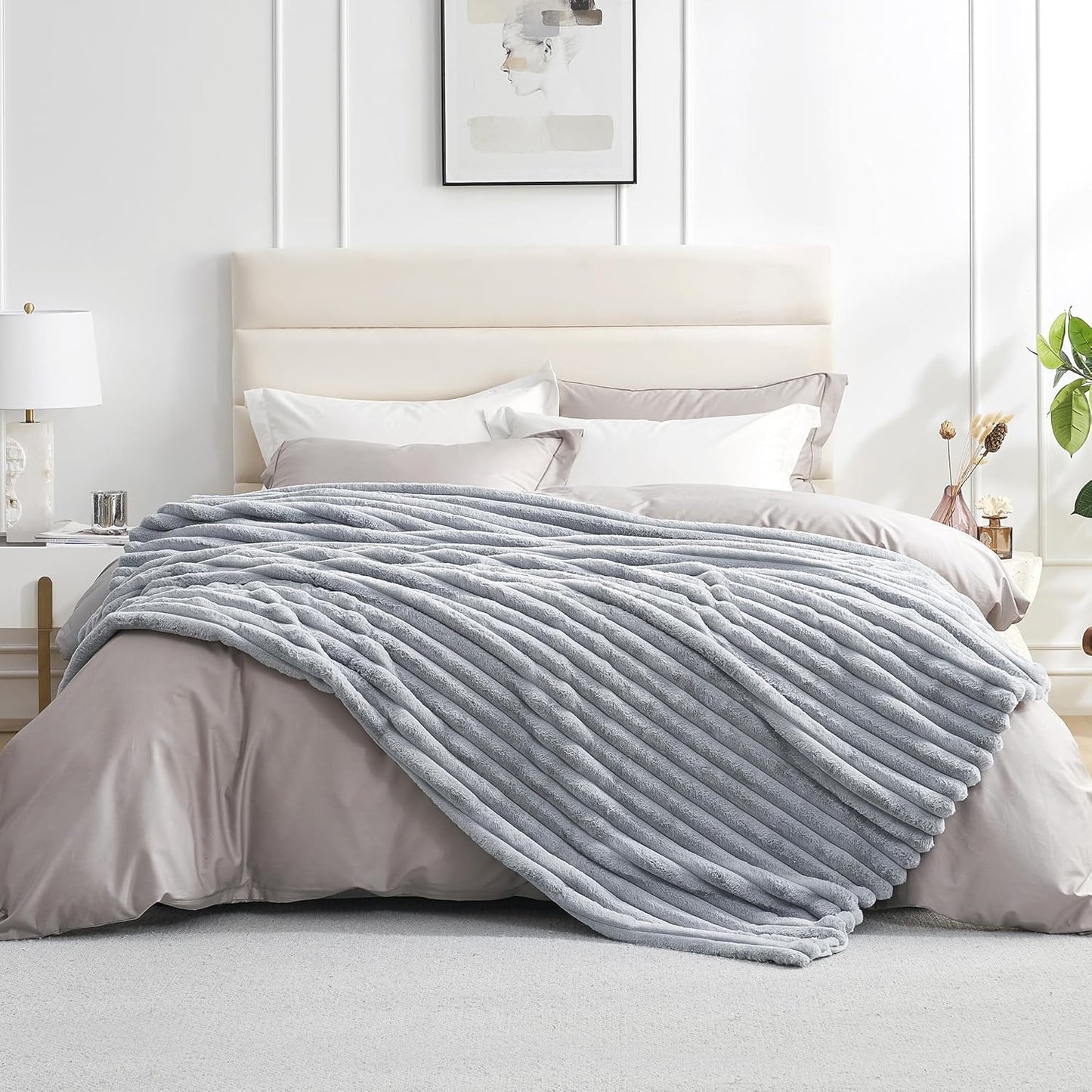 Amélie Home Faux Fur Throw Blanket for Couch, Cozy Fuzzy Fluffy Fur Luxurious Soft Striped Plush