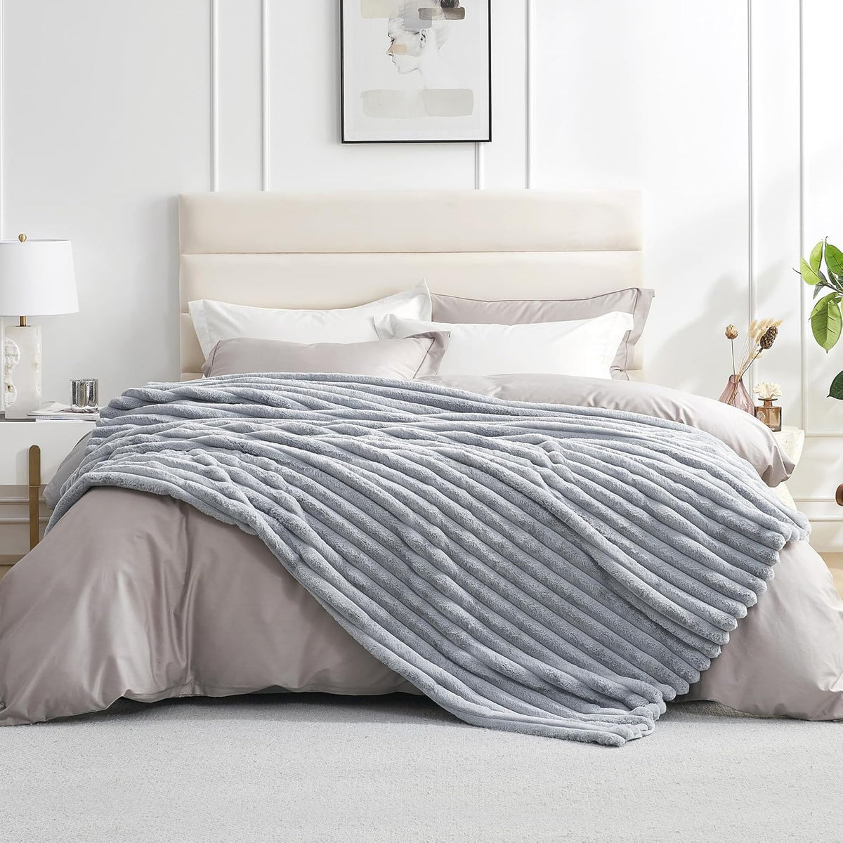 Amélie Home Faux Fur Throw Blanket for Couch, Cozy Fuzzy Fluffy Fur Luxurious Soft Striped Plush