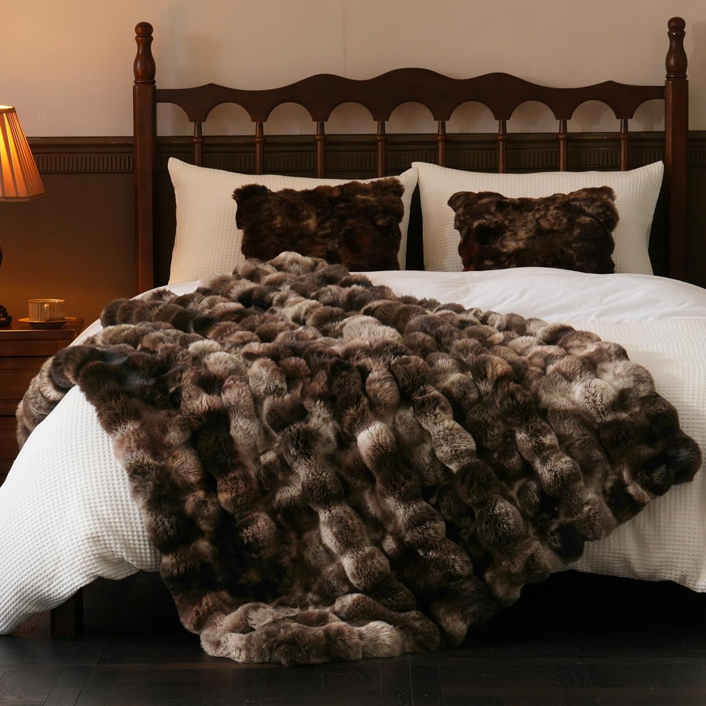 BENVWE Fluffy Faux Fur Throw Blanket for Couch, Soft Plush Thick Cozy Fuzzy Luxury Minky Bubble