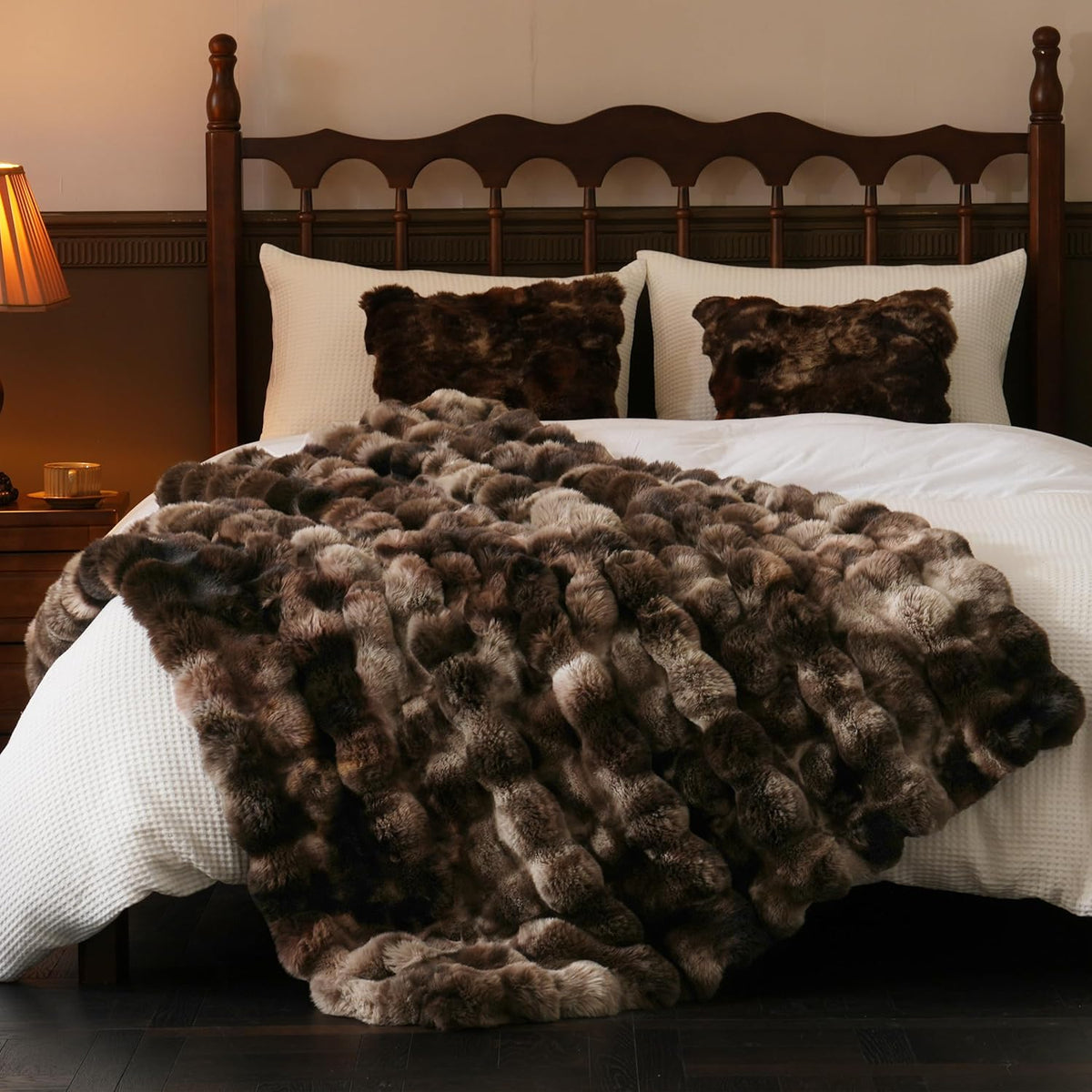 BENVWE Fluffy Faux Fur Throw Blanket for Couch, Soft Plush Thick Cozy Fuzzy Luxury Minky Bubble