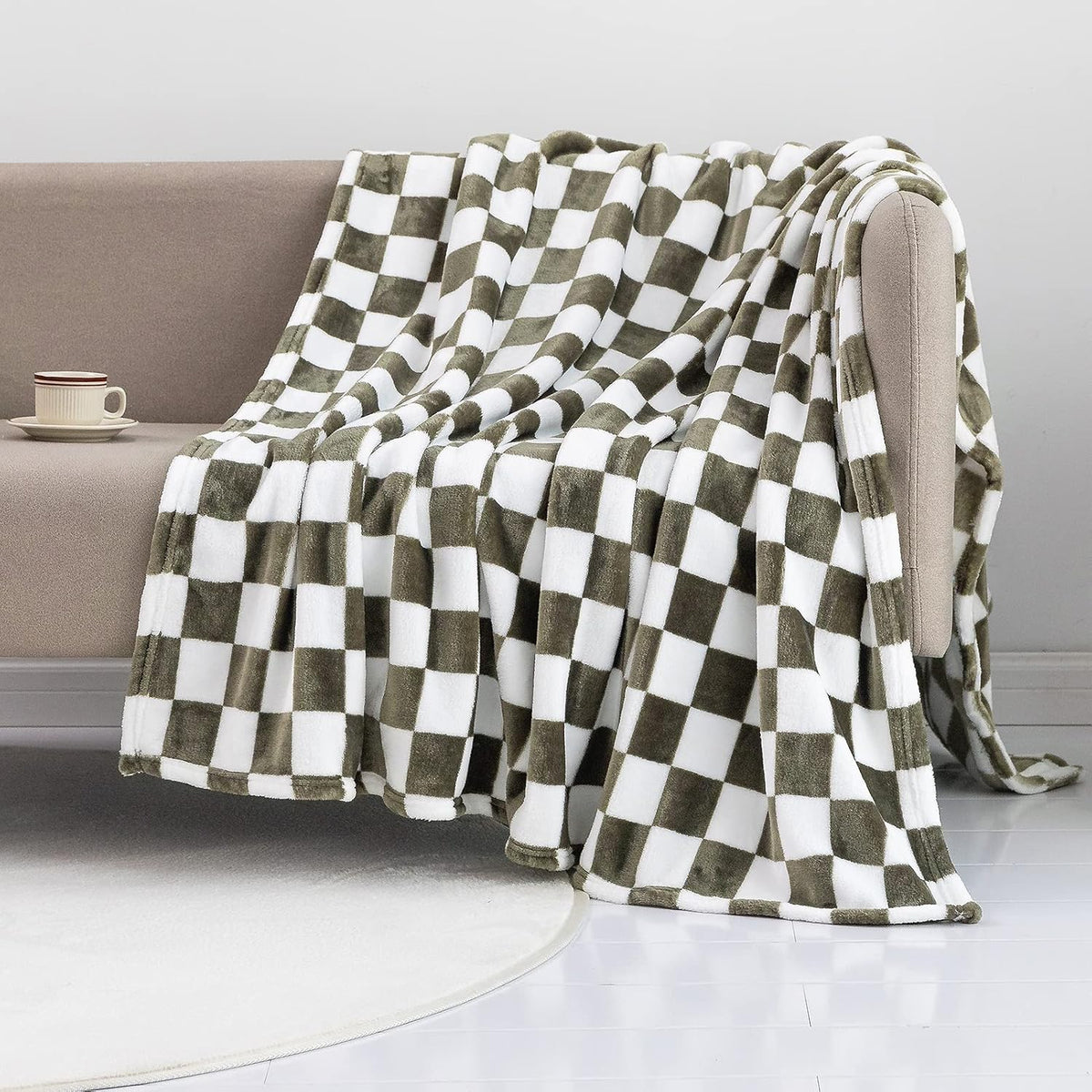 LOMAO Throw Blankets Flannel Blanket with Checkerboard Grid Pattern Soft Throw Blanket for Couch
