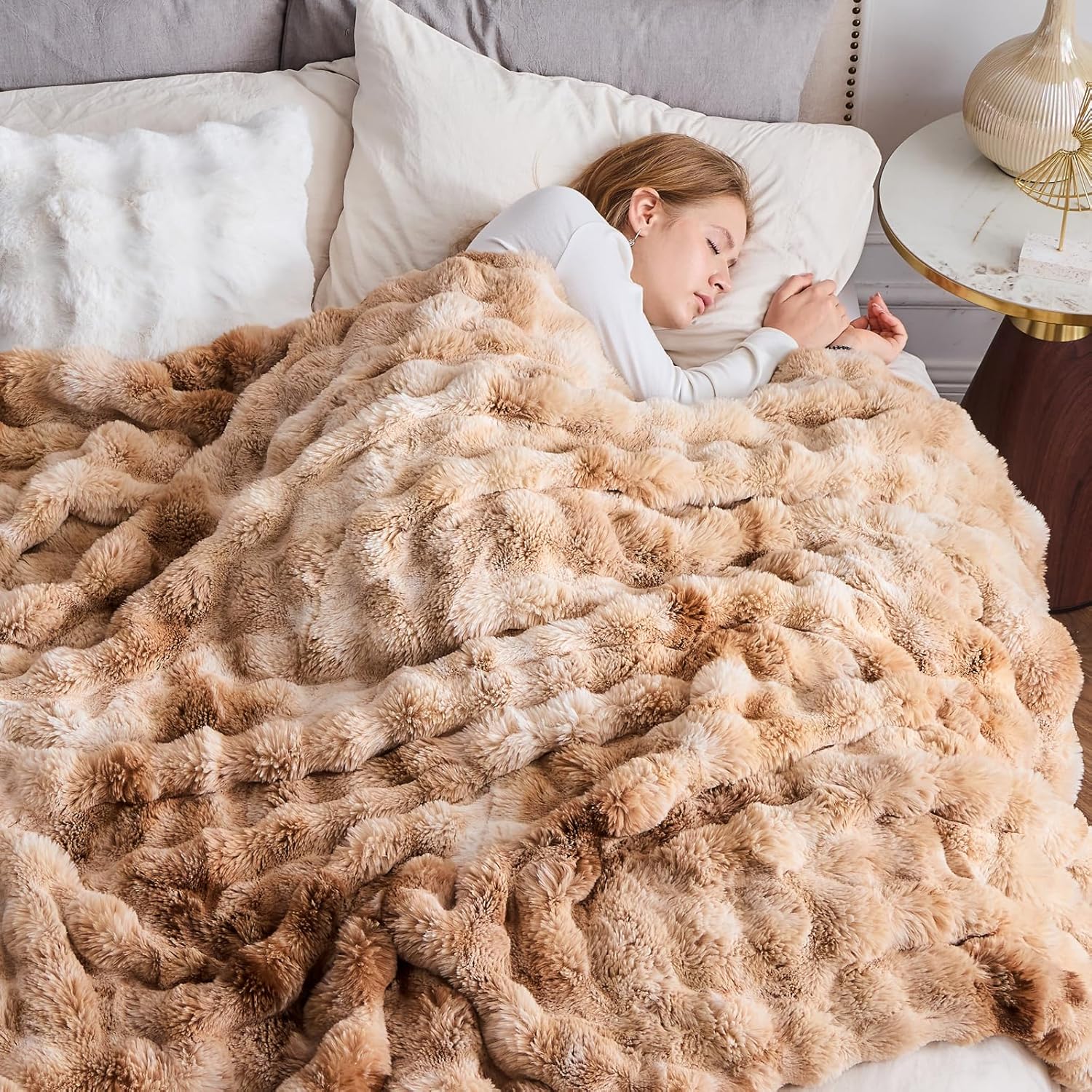 NEWCOSPLAY Faux Fur Twin Blanket Tie-dye Beige Luxury Fluffy Thick Warm Bubble Blanket for Couch