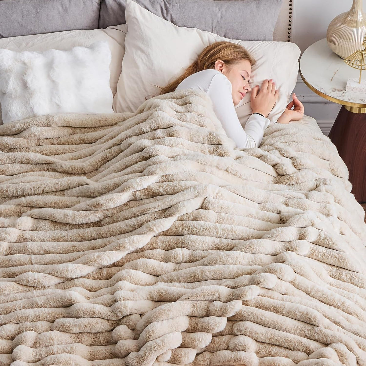 NEWCOSPLAY Faux Fur Throw Blanket Linen 3D Ribbed Plush Thick Warm Blanket for Couch Sofa Bed