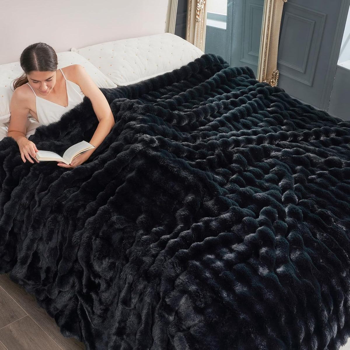 Cozy Bliss Faux Fur Throw Blanket for Couch, Fuzzy Soft Plush Thick Bubble Blanket for Sofa Bedroom