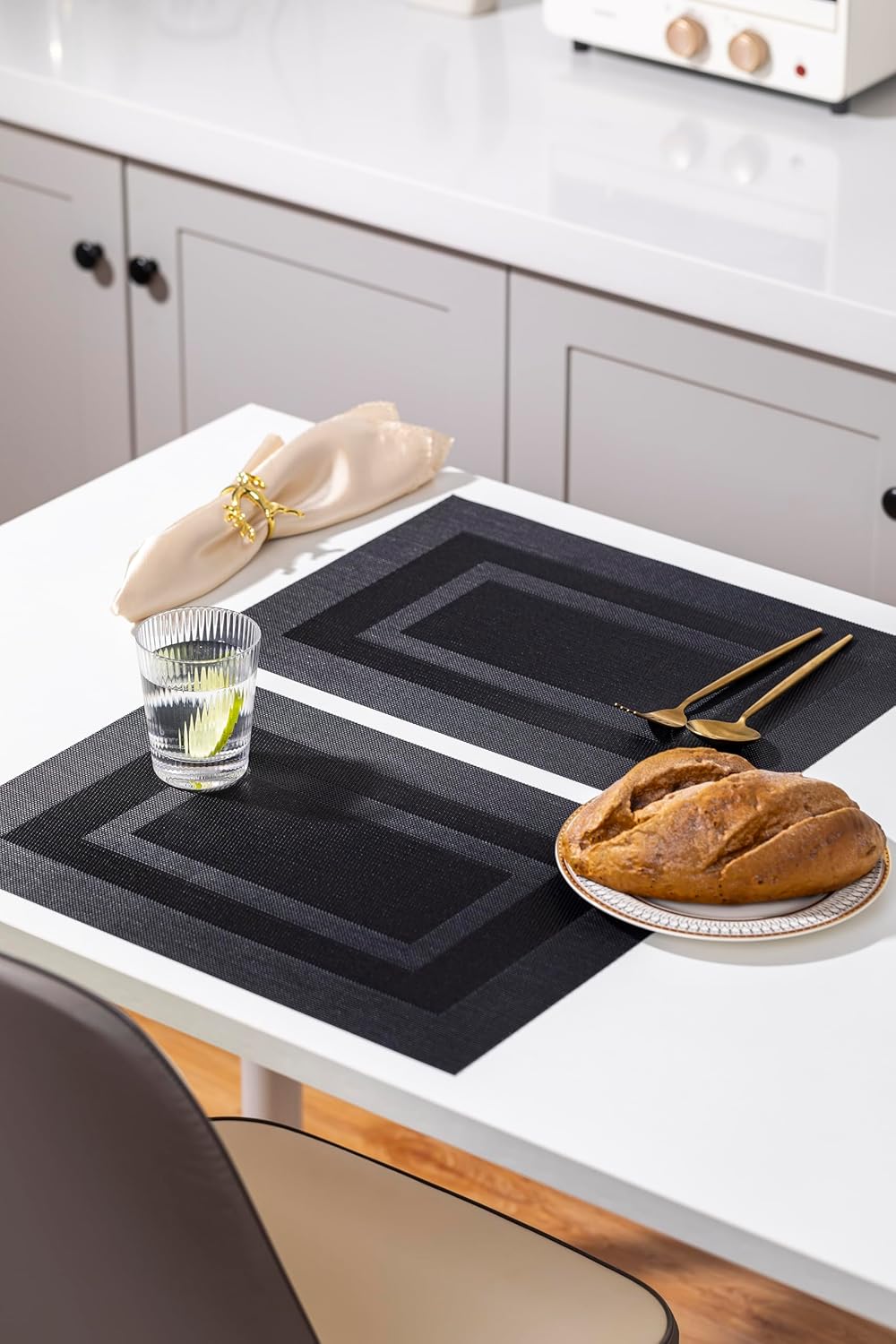 LEXMORE Placemats Set of 8 Vinyl/Plastic Woven Place Mats for Kitchen Table Indoor/Outdoor Washable