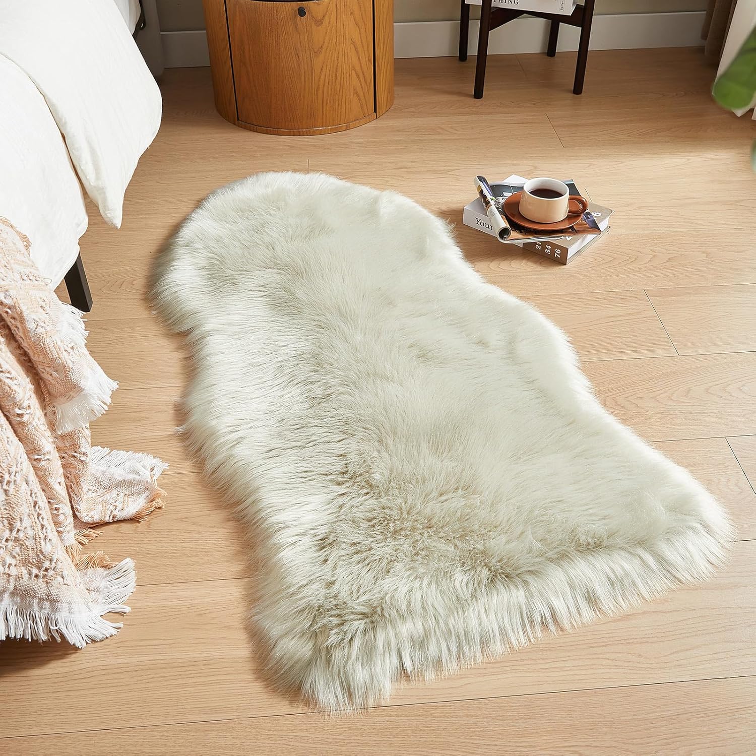 AMTOVO Faux Fur Rug, Light Grey Area Rug, Fluffy Sheepskin Rug, Fuzzy Ultra Soft 2 x 4 ft Shag Rugs