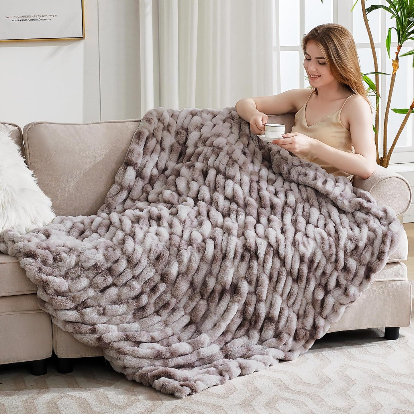 Ultra Soft Luxury Faux Fur Throw Blanket for Counch,Fuzzy Fluffy Plush Warm Cozy Elegant Wrinkled