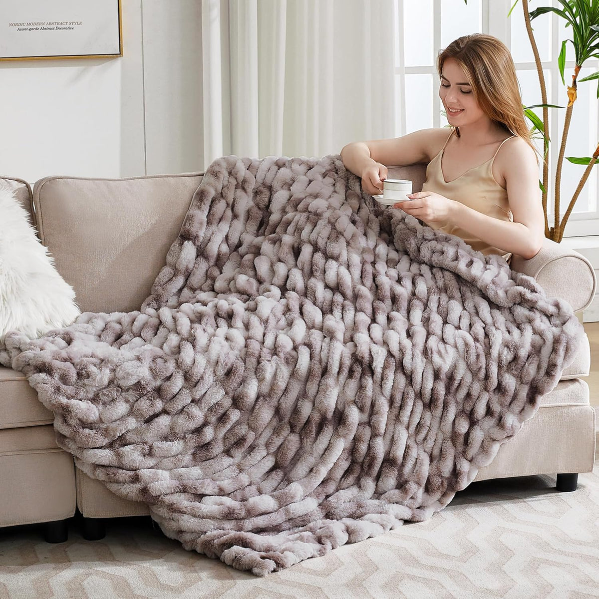 Ultra Soft Luxury Faux Fur Throw Blanket for Counch,Fuzzy Fluffy Plush Warm Cozy Elegant Wrinkled