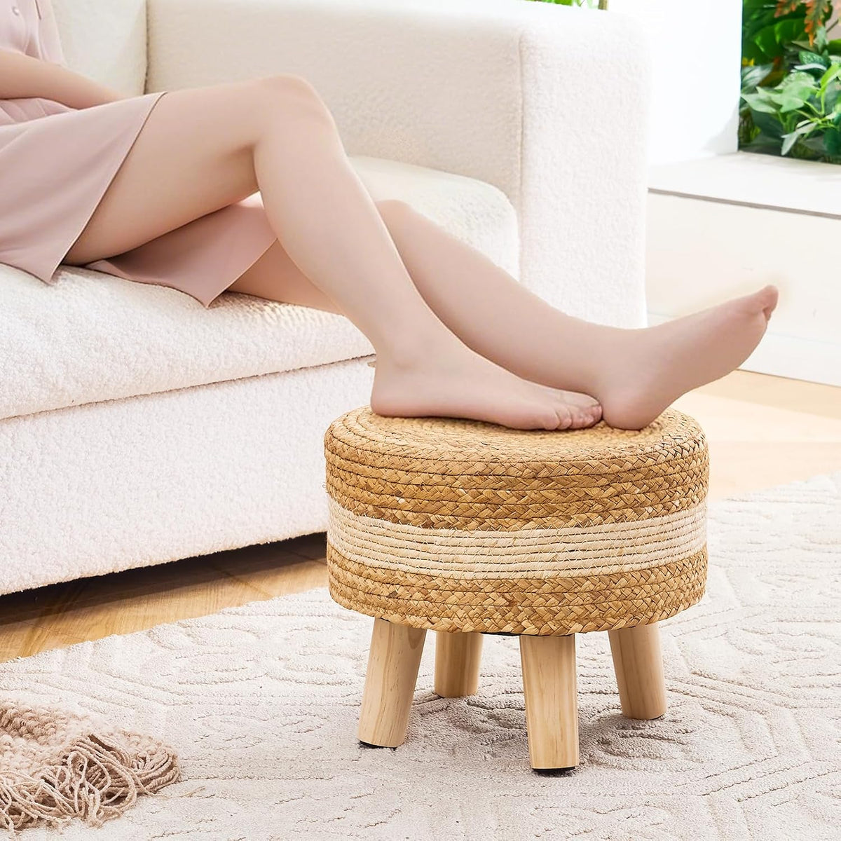 Handwoven Round Ottoman, Natural Water Hyacinth Outdoor Patio Pouf Seagrass Low Stool with Wood