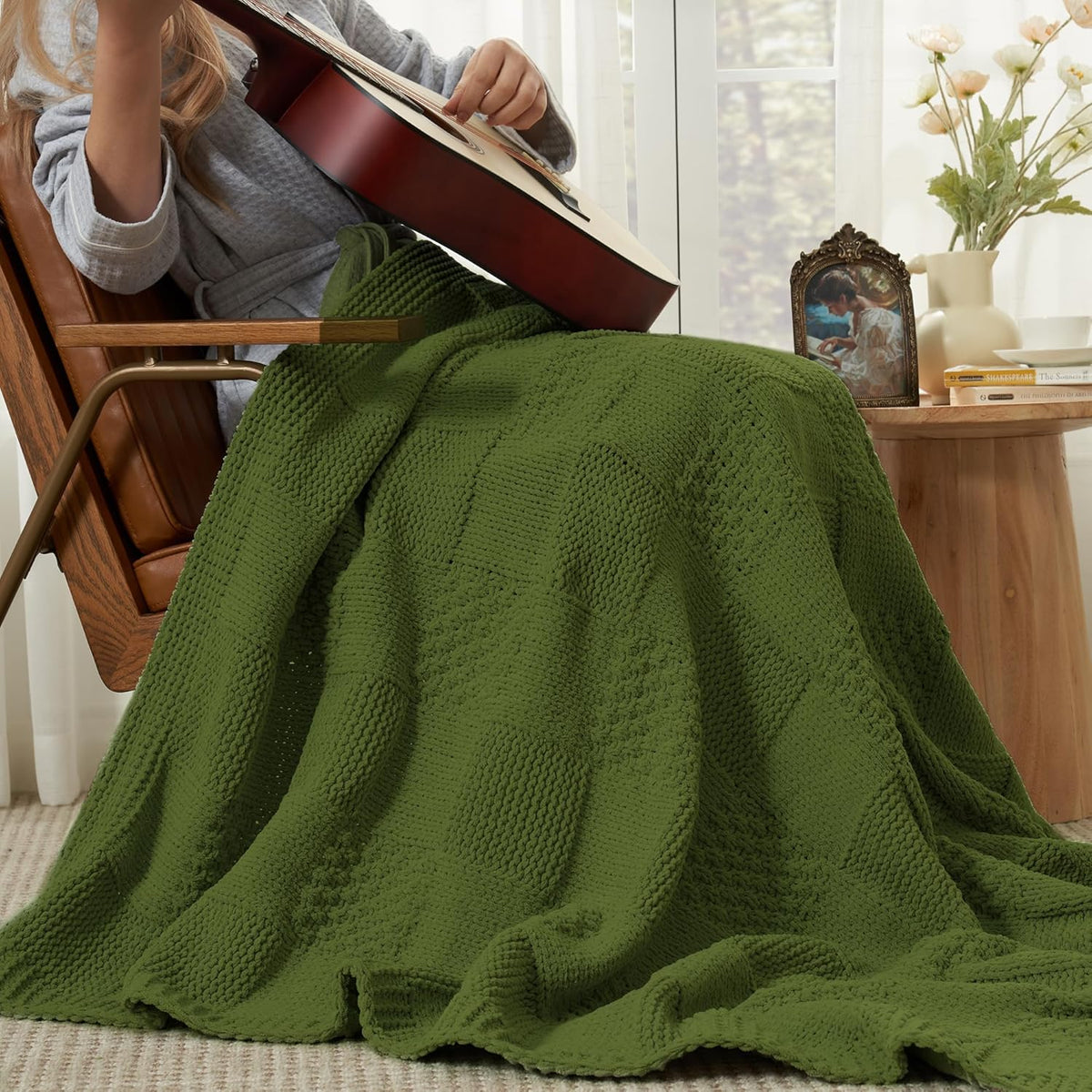 Amélie Home Chenille Knit Throw Blanket for Couch, Checkered Texture Decorative Soft Blanket for