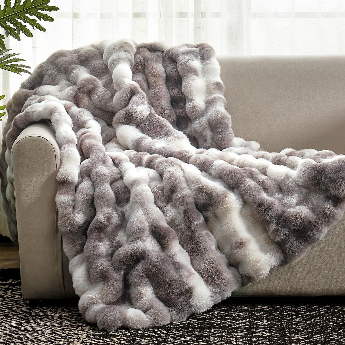 Cozy Bliss Faux Fur Throw Blanket for Couch, Fuzzy Soft Plush Thick Bubble Blanket for Sofa Bedroom