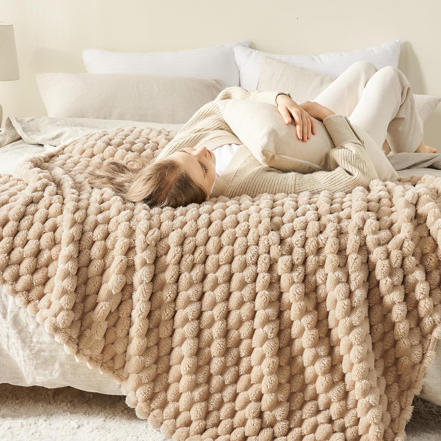 NEWCOSPLAY Super Soft Throw Blanket Brown Premium Silky Flannel Fleece 3D Clouds Stylish Jacquard