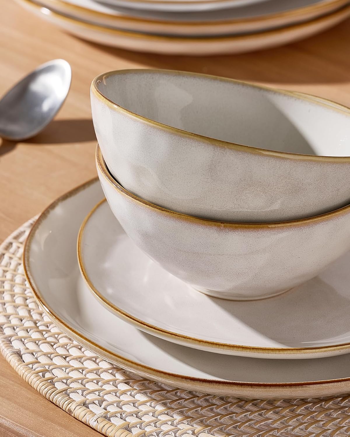 Famiware Ocean Round Plates and Bowls Set, 18 Pieces Dinnerware Sets, Dishes Set for 6, Reactive