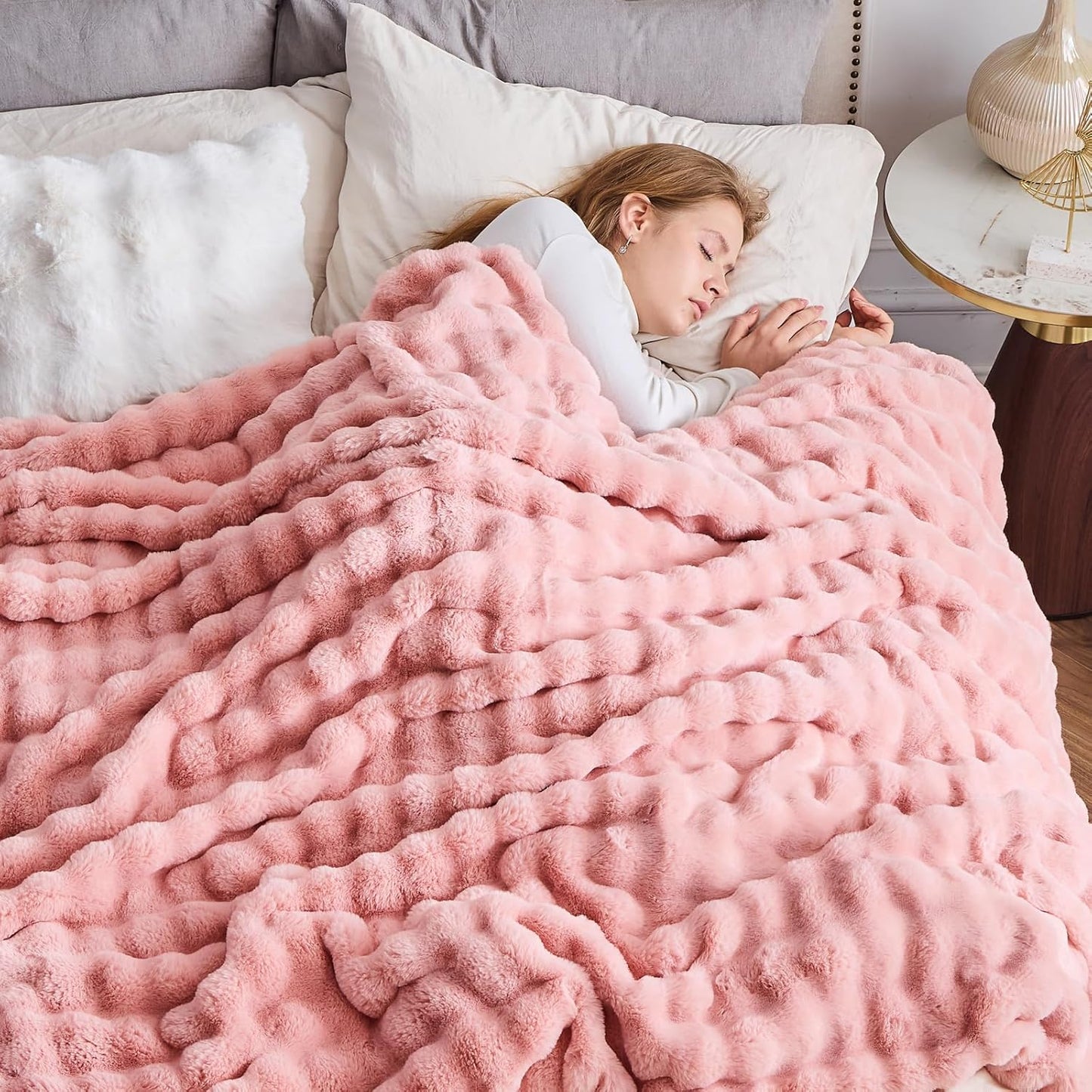 NEWCOSPLAY Faux Fur Throw Blanket Pink Bubble Blanket Thick Warm Soft for Couch Sofa Bed 550GSM