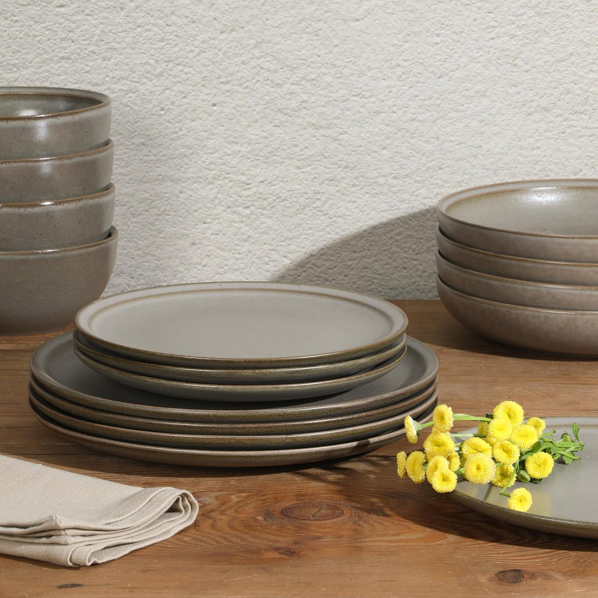 Gibson Elite Beckett Stoneware Matte Reactive Glaze 16 Piece (Service for 4) Plates and Bowls
