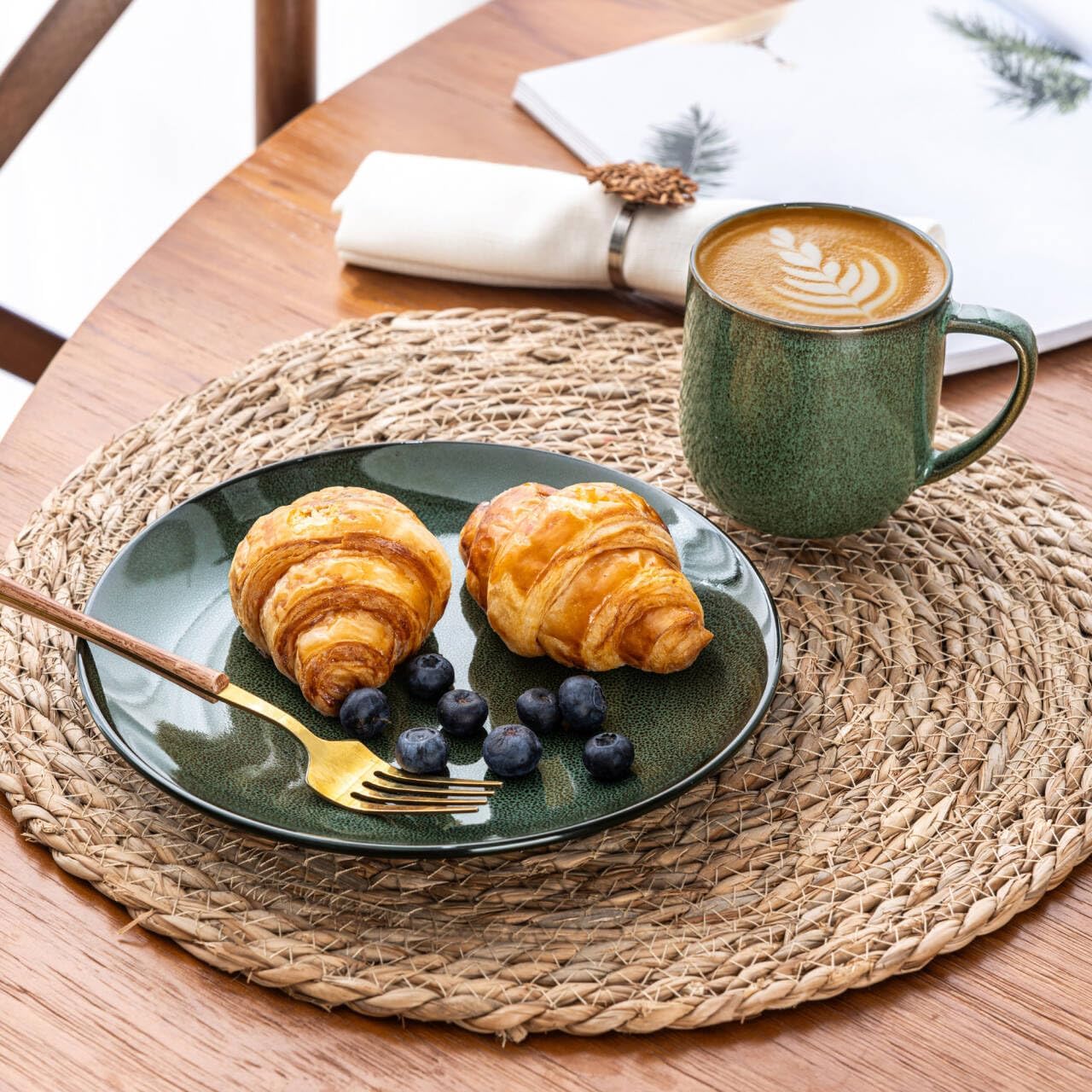 LERATIO Ceramic Dinnerware Sets for 4,16-Piece Reactive Glaze Plates and Bowls Set with Mugs,Highly