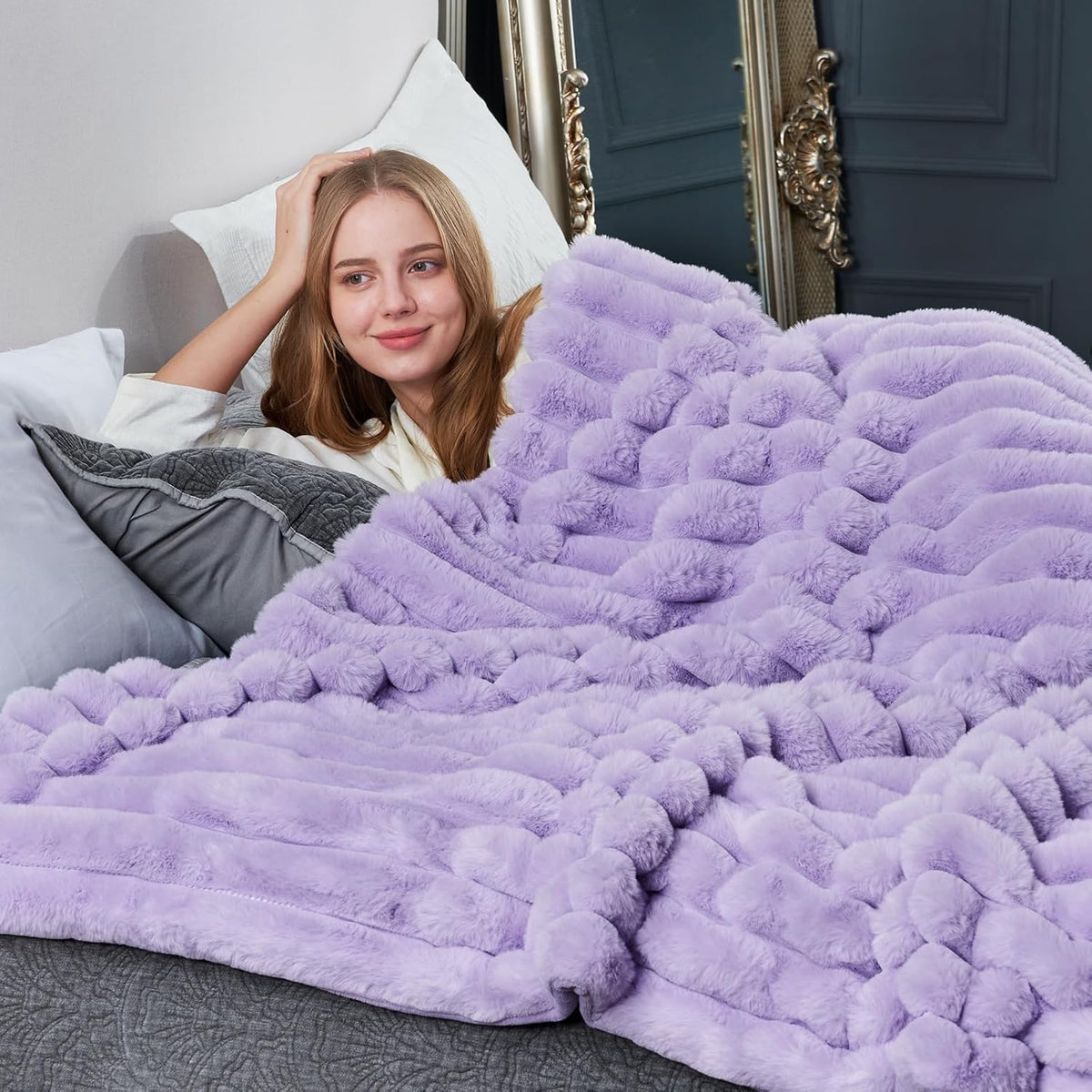 Cozy Bliss Faux Fur Throw Blanket for Couch, Cozy Warm Plush Striped Blanket for Sofa Bedroom