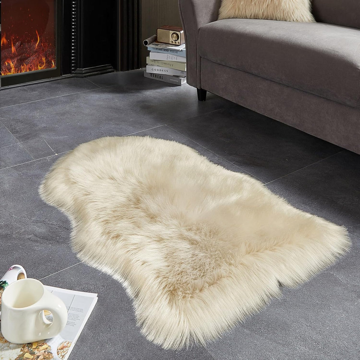 AMTOVO Faux Fur Rug, Beige Small Area Rug, Fluffy Sheepskin Rug, Fuzzy Ultra Soft 2 x 3 ft Shag
