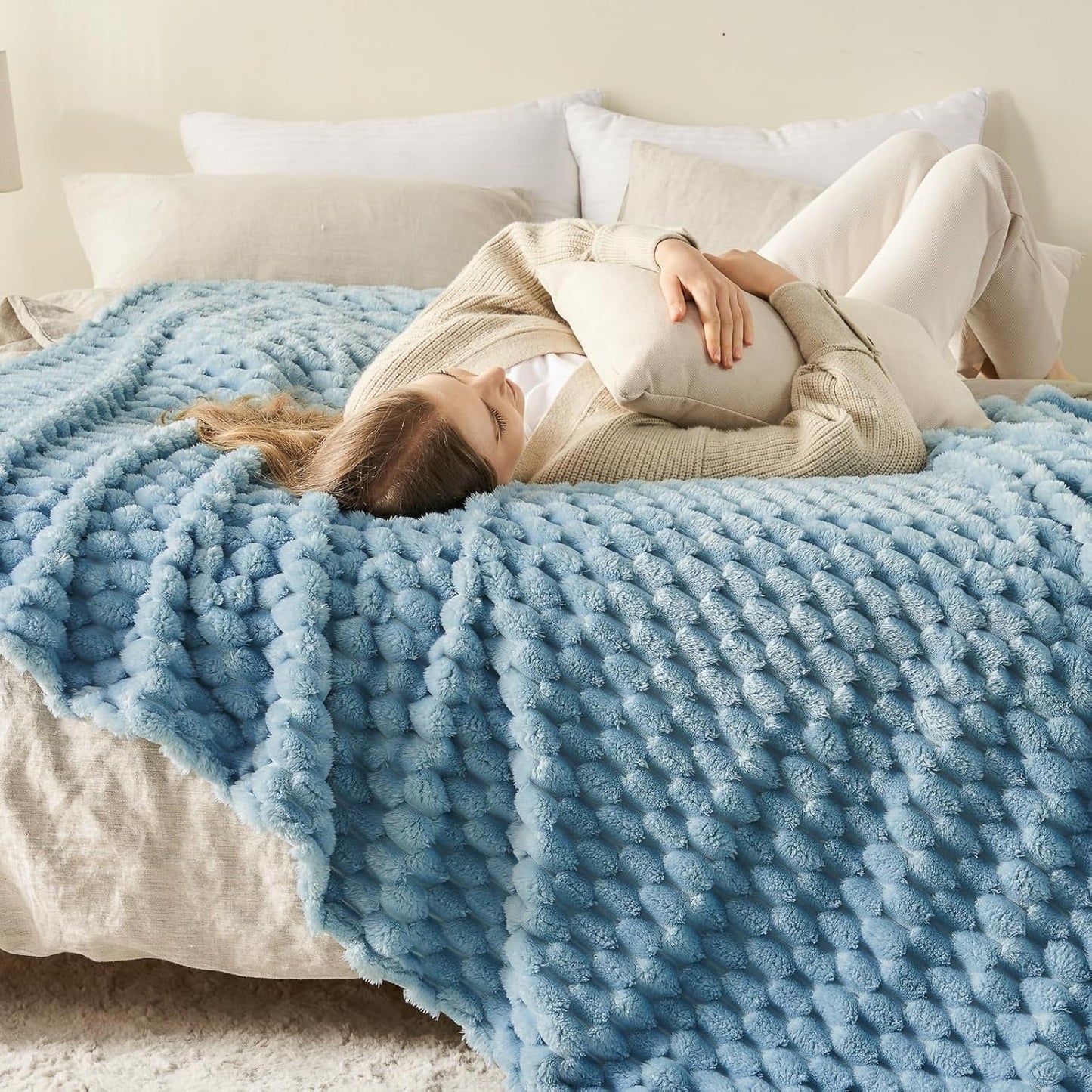 NEWCOSPLAY Super Soft Twin Blanket Blue Premium Silky Flannel Fleece 3D Clouds Stylish Jacquard