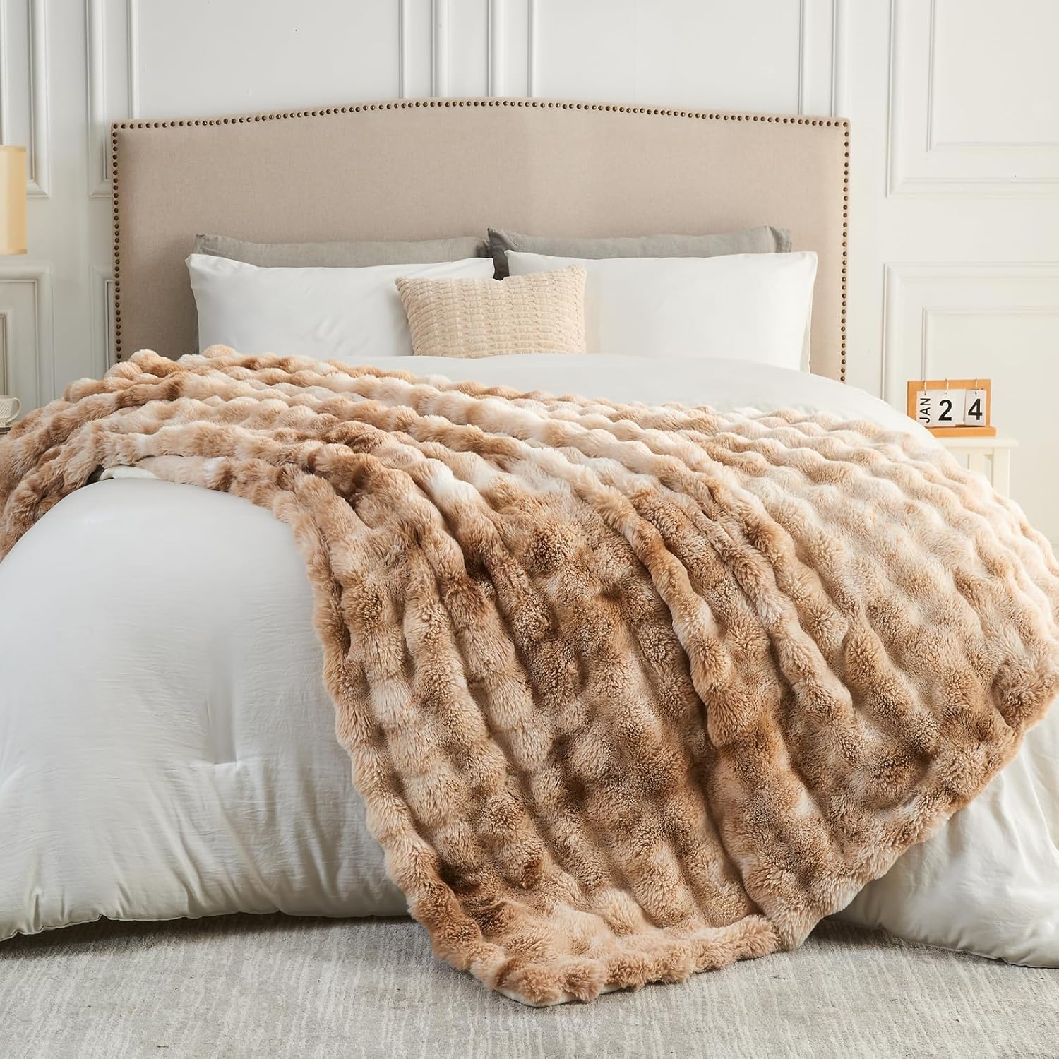 NEWCOSPLAY Faux Fur Twin Blanket Tie-dye Beige Luxury Fluffy Thick Warm Bubble Blanket for Couch