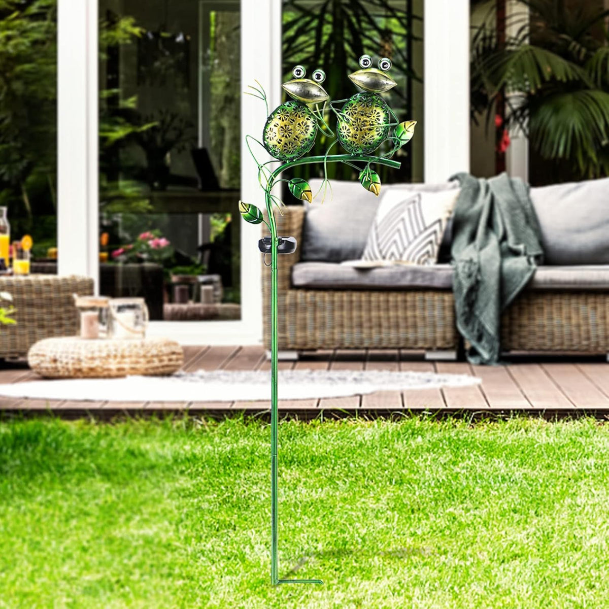 Afirst Solar Lights Outdoor Decorative Metal Sitting Frogs Hollow Out White LED Metal Waterproof