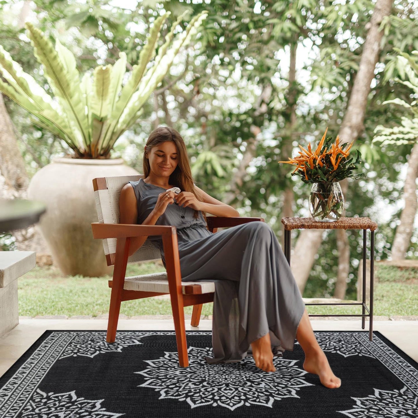 CAMILSON Outdoor Rug, 8x10 Medallion Black White Modern Area Rugs for Indoor and Outdoor Patios